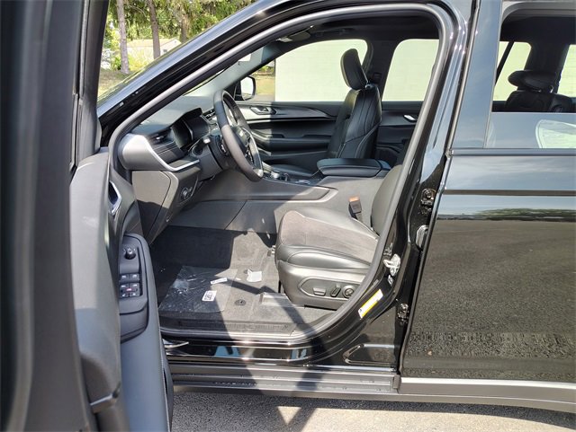 New 2025 Jeep Grand Cherokee L Altitude image 2