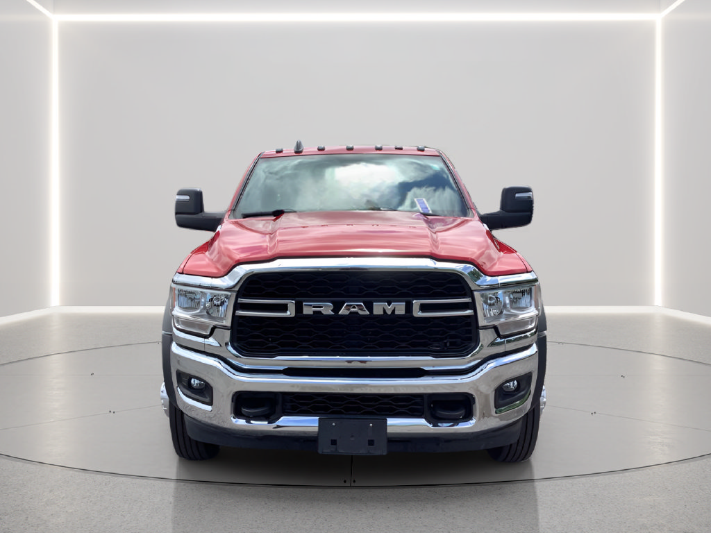 Used 2024 RAM 5500 Tradesman w/ Chrome Appearance Group AWD/4WD image 9