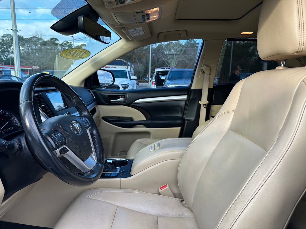 Used 2018 Toyota Highlander XLE image 26