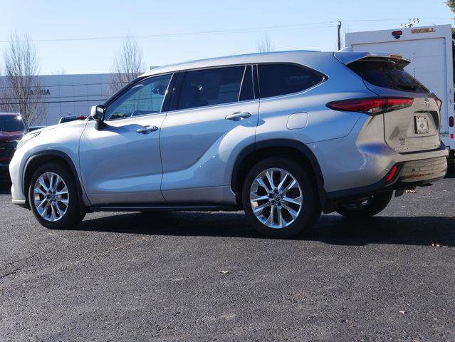 Used 2021 Toyota Highlander Limited image 4
