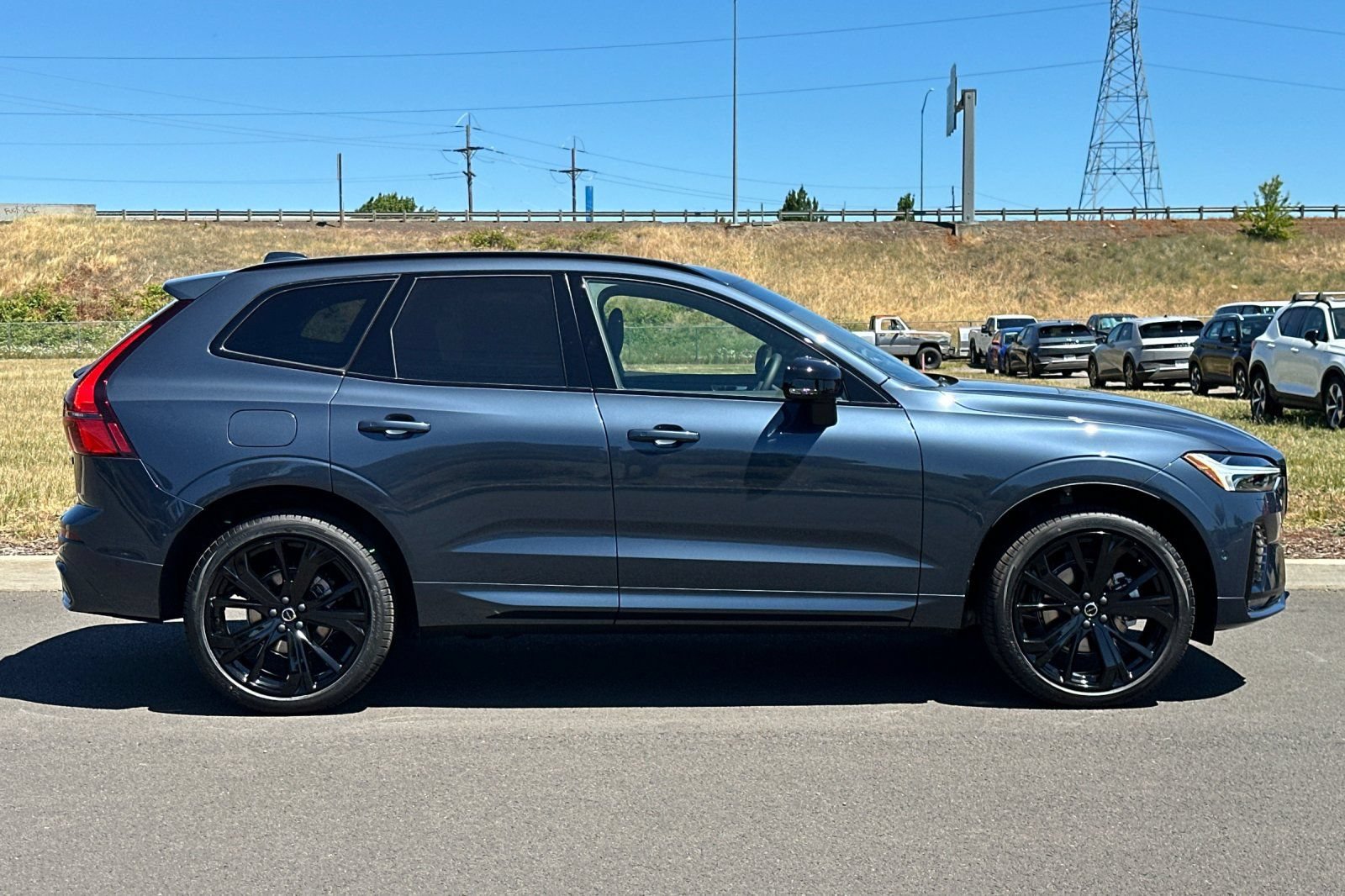 New 2026 Volvo XC60 B5 Ultra w/ Climate Package AWD/4WD image 2