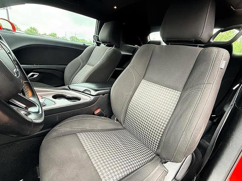Used 2022 Dodge Challenger SXT RWD image 16