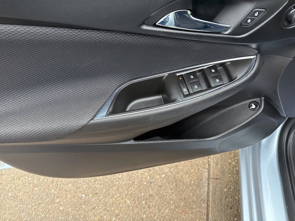 Used 2017 Chevrolet Cruze LT image 10