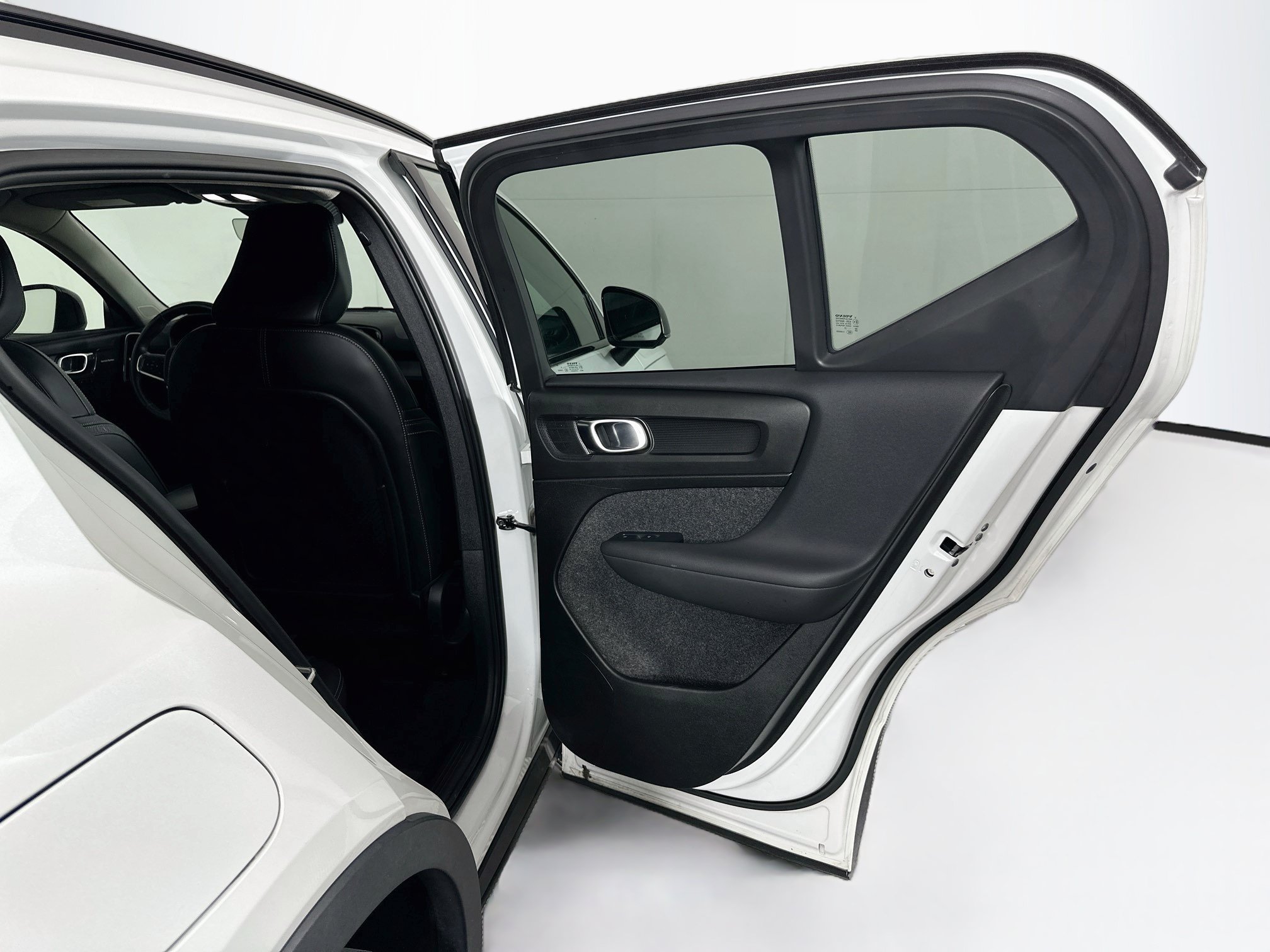 Used 2023 Volvo XC40 B5 Ultimate w/ Protection Package Premier AWD/4WD image 31