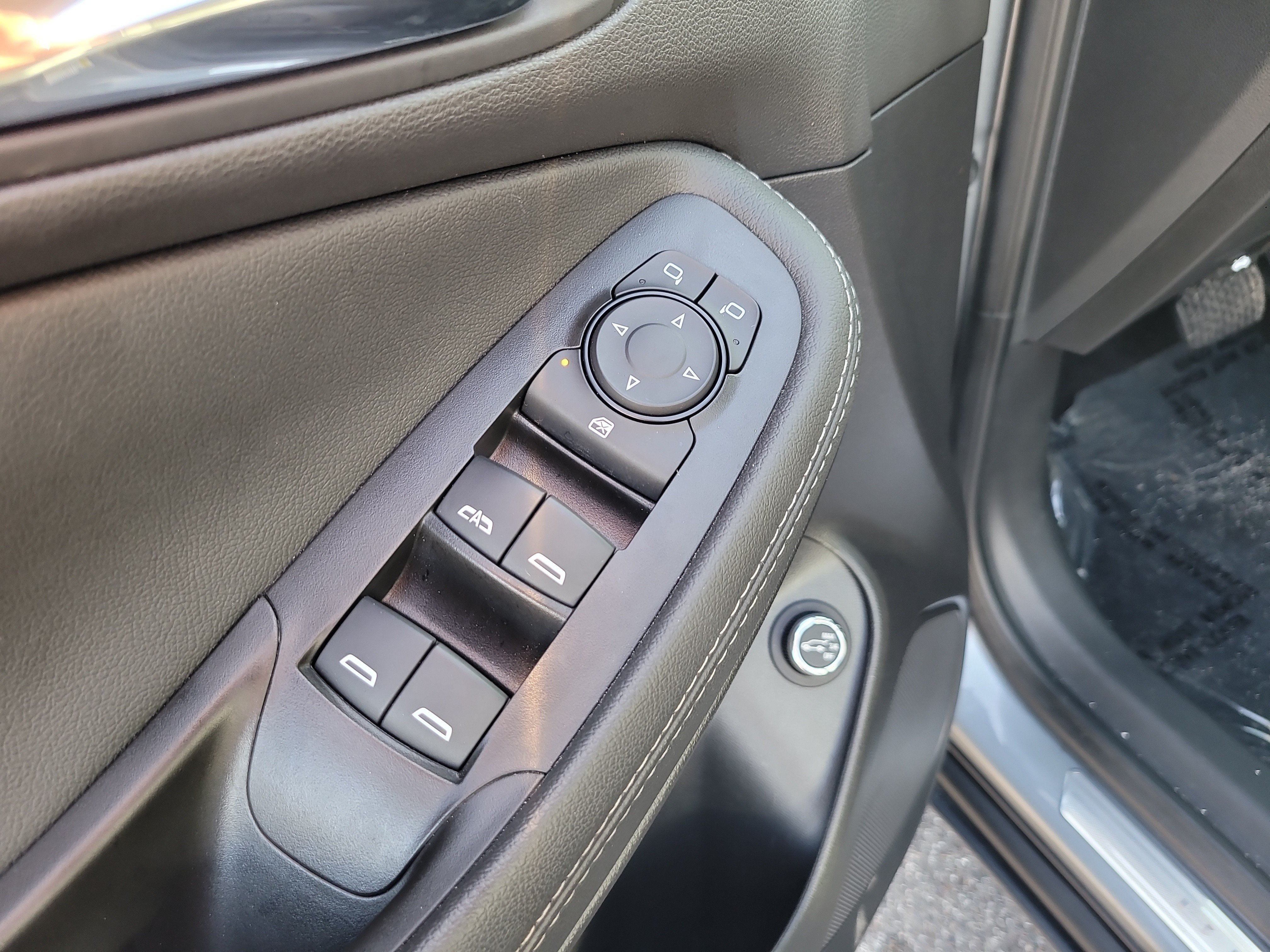 Used 2023 Buick Encore GX Essence w/ Experience Buick Package FWD image 16