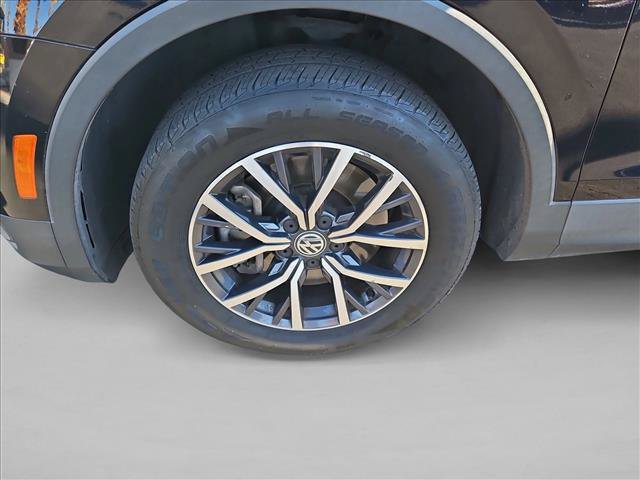 Used 2020 Volkswagen Tiguan SE w/ Panoramic Sunroof Package FWD image 25