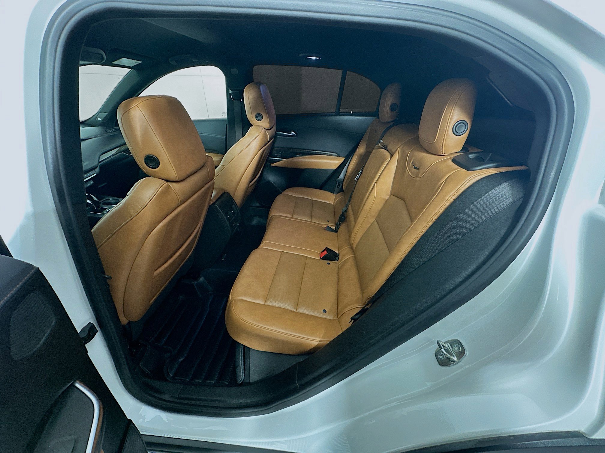 Used 2023 Cadillac XT4 Premium Luxury w/ Technology Package AWD/4WD image 29