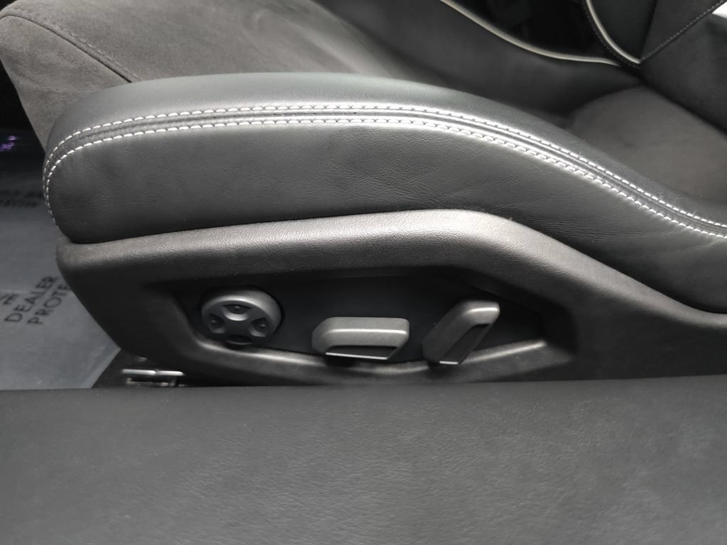 Used 2022 Lamborghini Huracan EVO RWD image 12