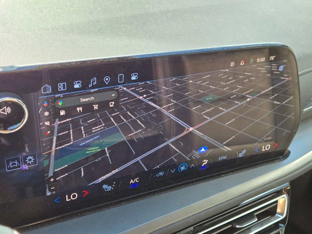 Used 2025 Chevrolet Traverse LT image 10