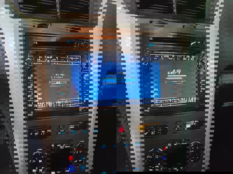 Used 2010 Chevrolet Traverse LT w/ Personal Connectivity Package image 27