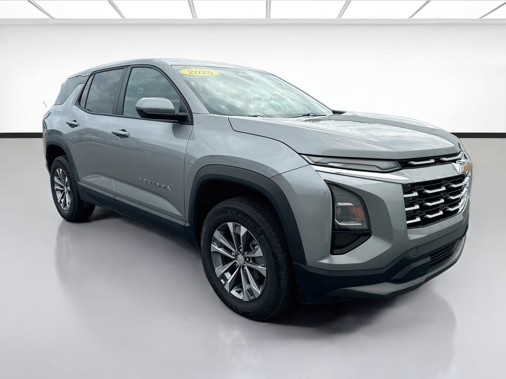 Used 2025 Chevrolet Equinox LT AWD/4WD image 3
