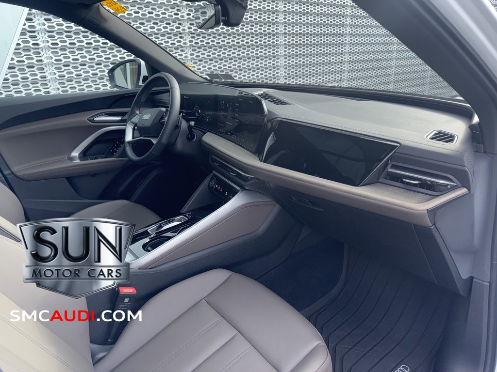 Used 2025 Audi Q5 2.0T Premium w/ Convenience Package image 6