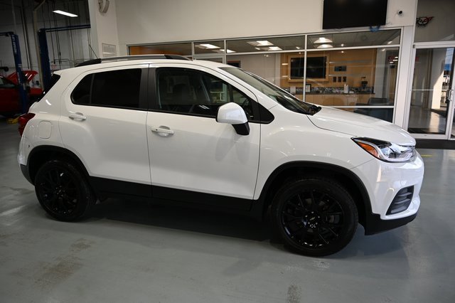 Used 2022 Chevrolet Trax LT w/ Sport Edition image 4