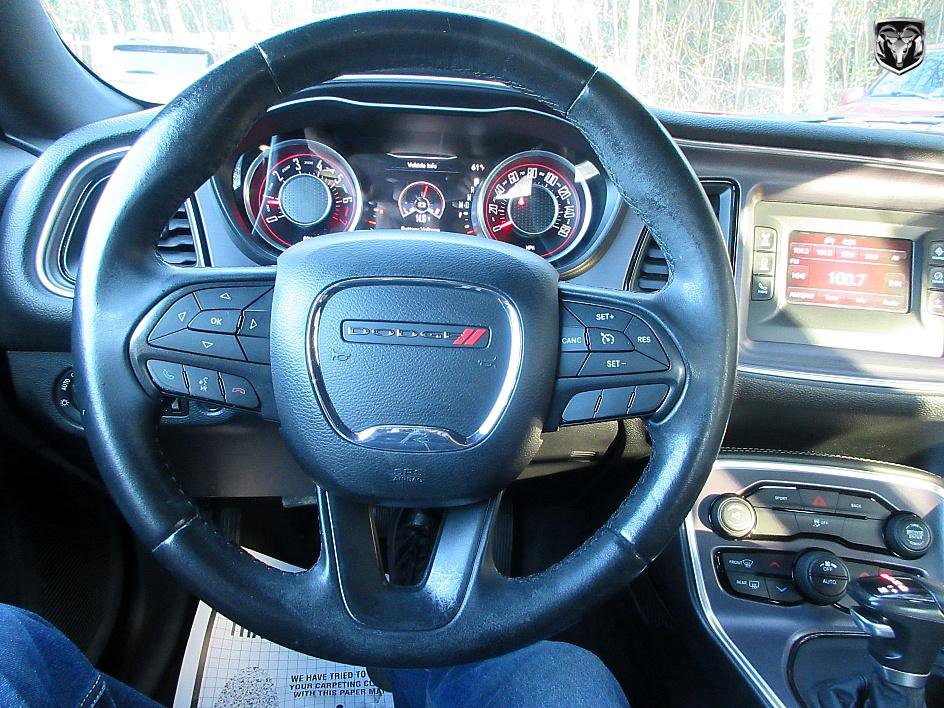 Used 2016 Dodge Challenger SXT image 10