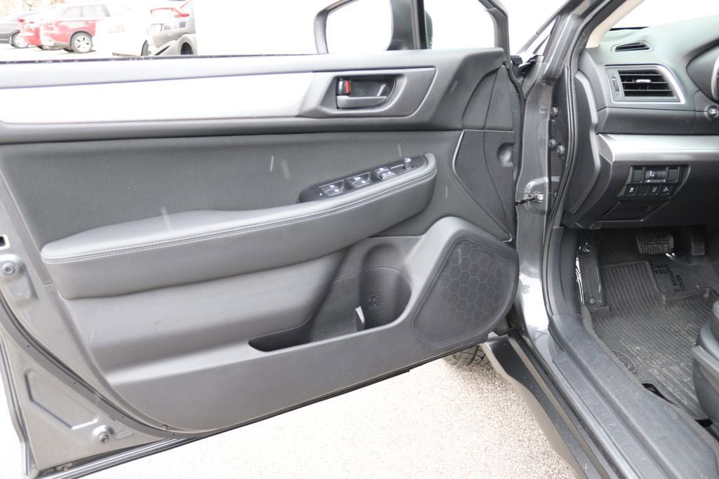 Used 2019 Subaru Outback 2.5i AWD/4WD image 12