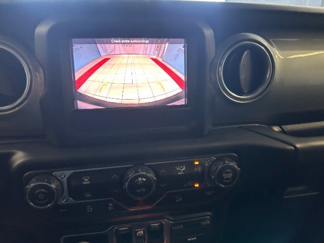 Used 2019 Jeep Wrangler Unlimited Sahara image 11