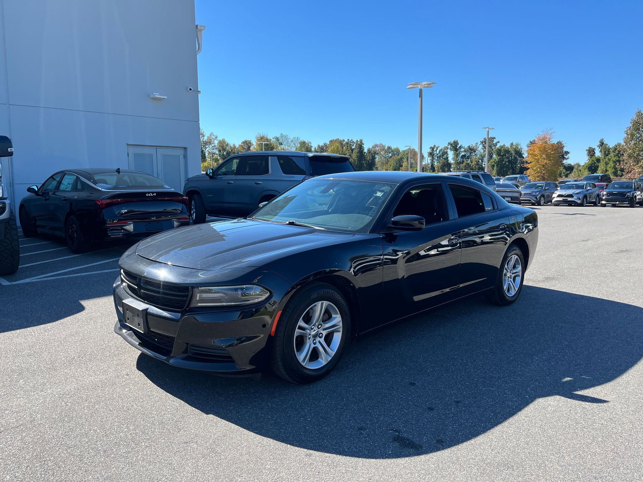 Used 2019 Dodge Charger SXT image 3