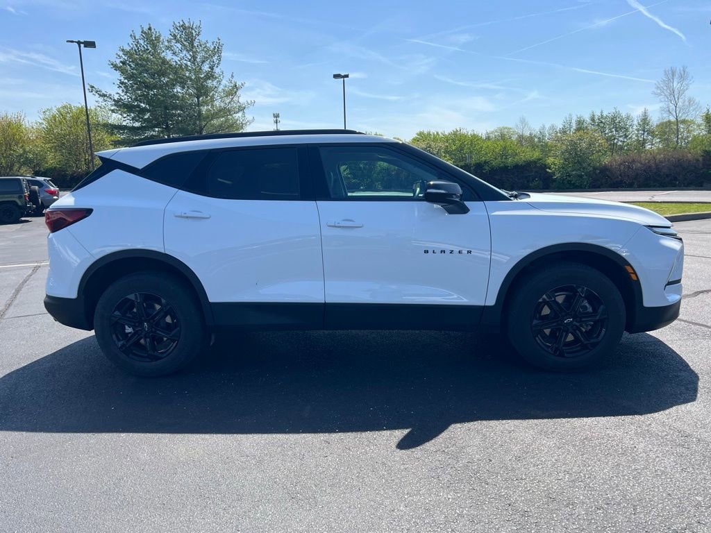 Used 2024 Chevrolet Blazer LT w/ Midnight/Sport Edition FWD image 5
