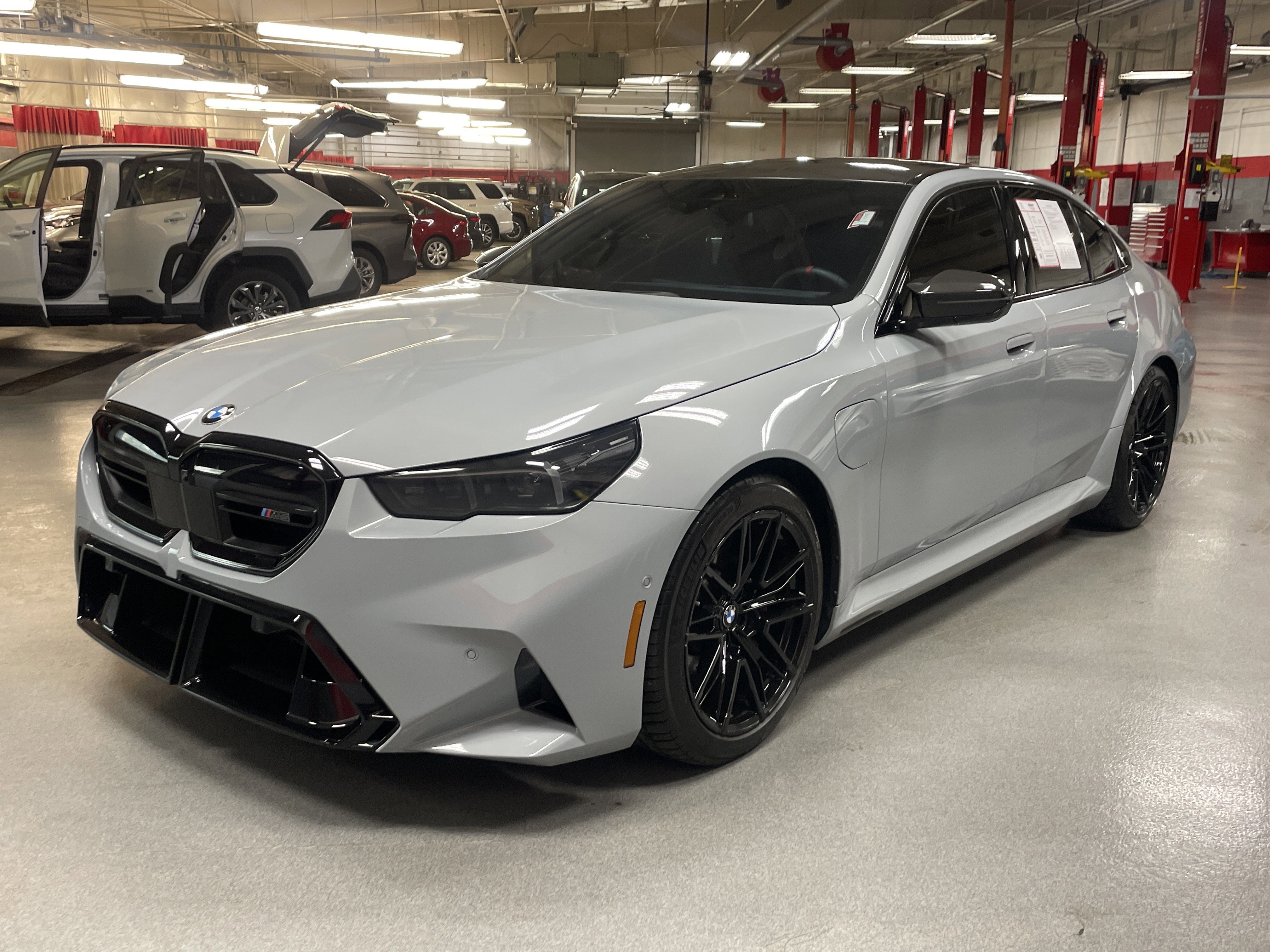 Used 2026 BMW M5 w/ Carbon Package AWD/4WD image 5
