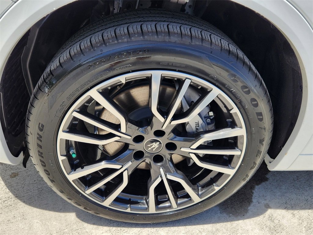 New 2025 Maserati Grecale GT image 5