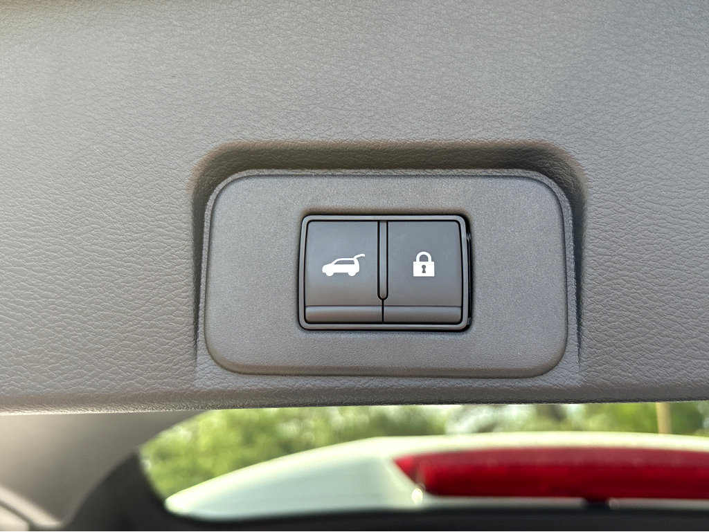 Used 2025 Nissan Rogue SV image 26