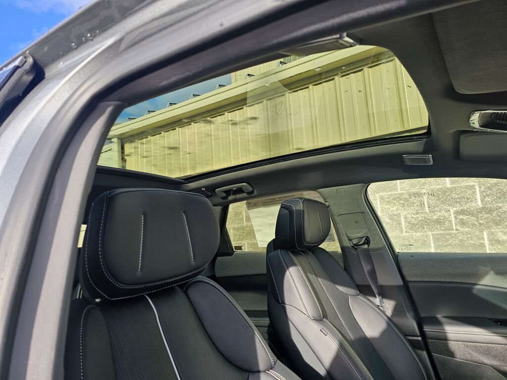 New 2026 Cadillac Optiq Luxury 2 image 16