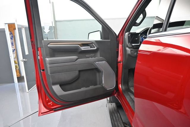 Used 2026 Chevrolet Silverado 1500 High Country w/ Technology Package AWD/4WD image 9