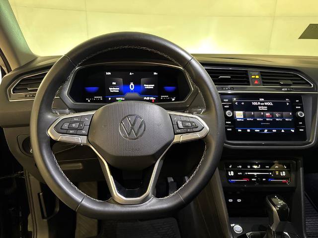 Used 2022 Volkswagen Tiguan SE w/ Panoramic Sunroof Package FWD image 5