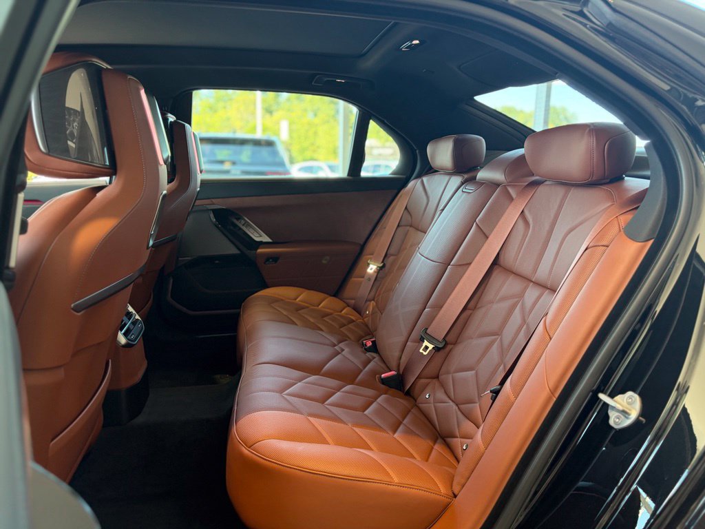 New 2027 BMW 740i xDrive w/ Executive Package AWD/4WD image 14