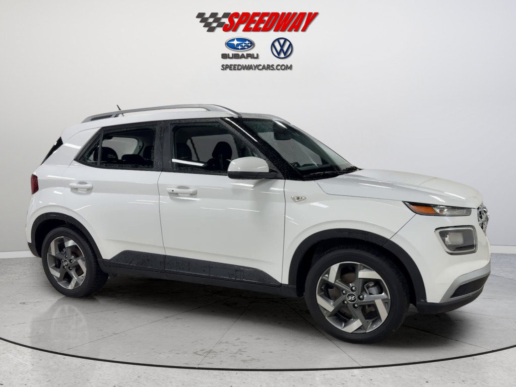 Used 2025 Hyundai Venue SEL FWD image 3