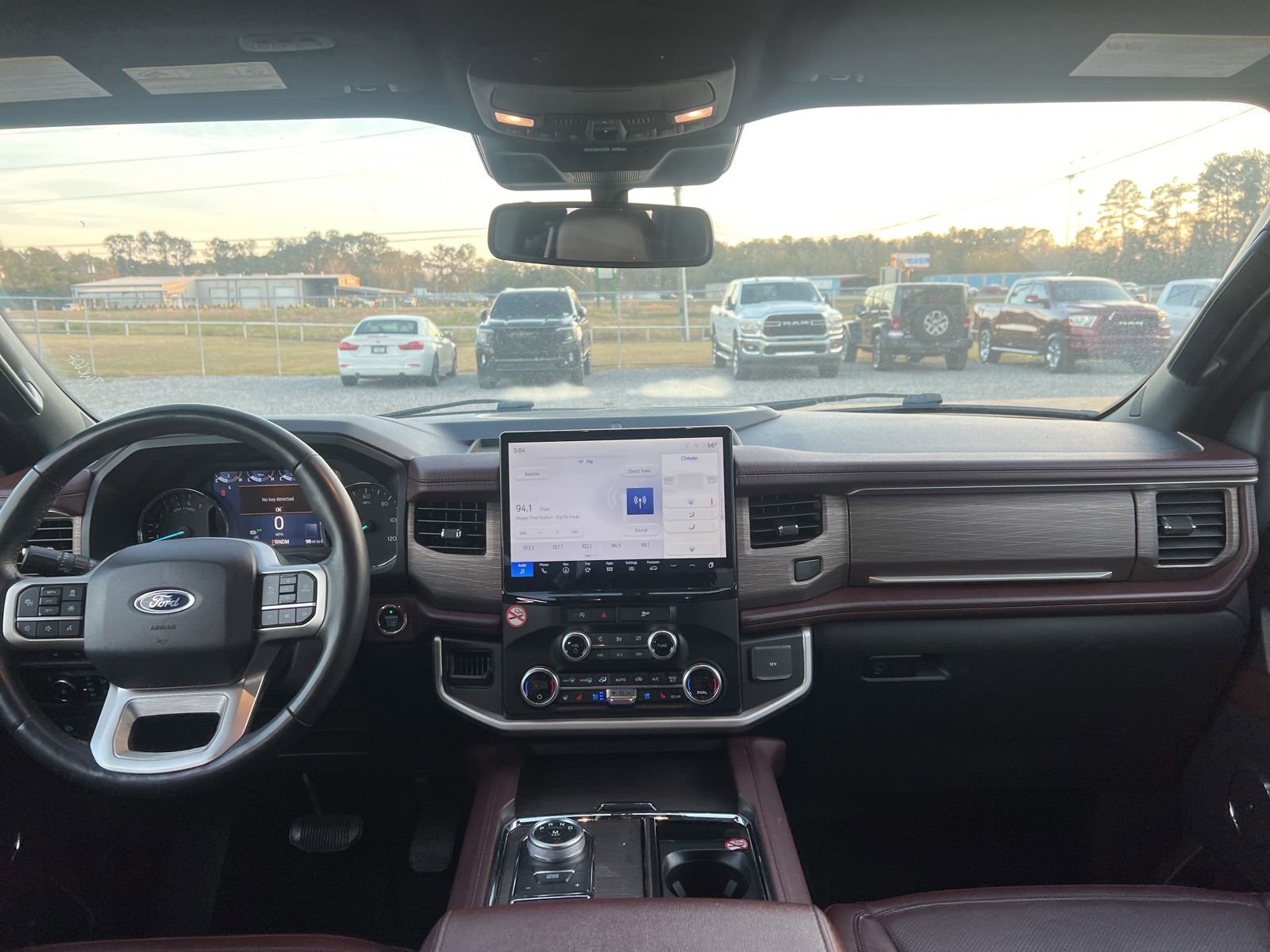 Used 2024 Ford Expedition Limited image 9