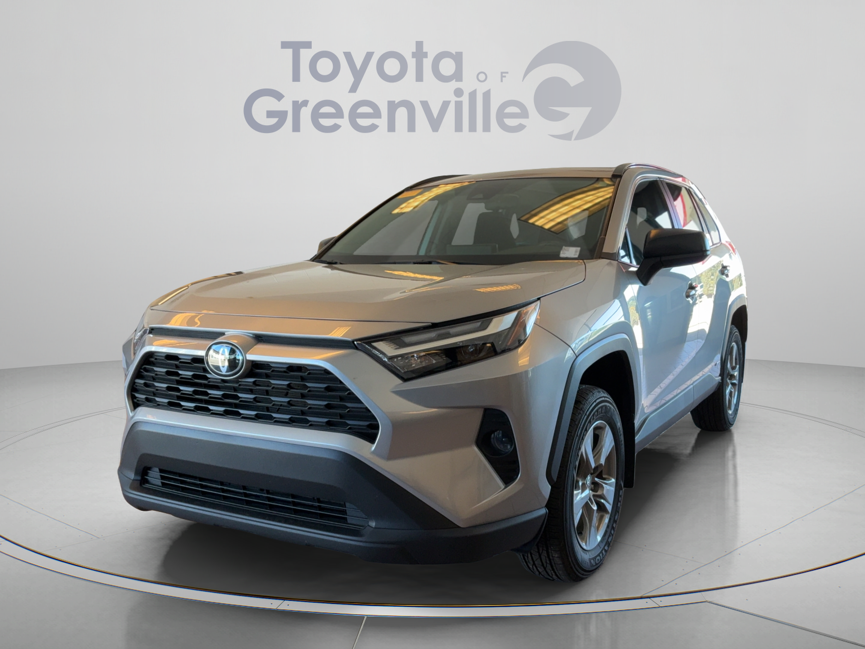 Used 2025 Toyota RAV4 LE AWD/4WD image 1