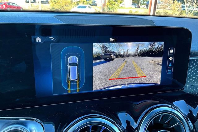 Used 2025 Mercedes-Benz GLB 250 4MATIC image 17