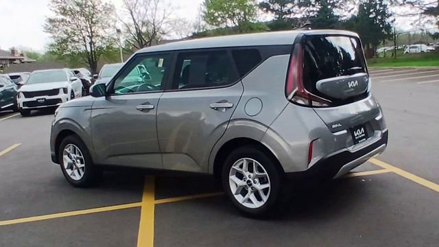 Certified 2025 Kia Soul LX w/ LX Technology Package FWD image 9