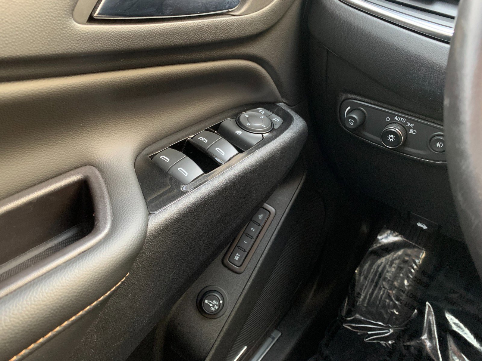 Used 2022 Chevrolet Equinox Premier image 13