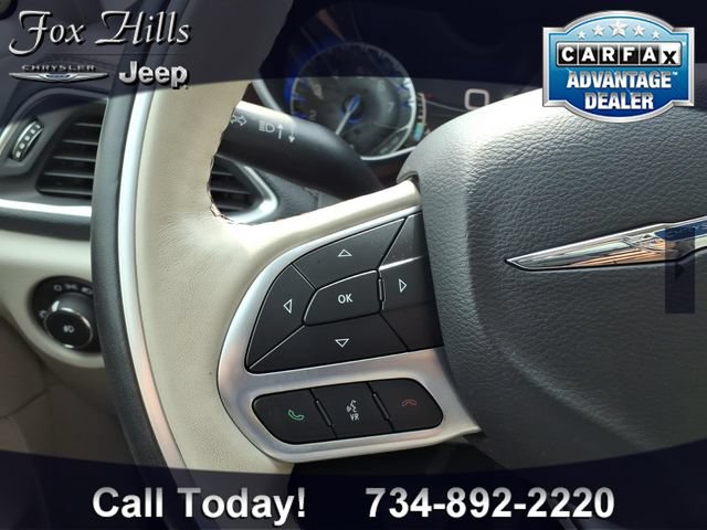 Used 2019 Chrysler Pacifica Limited w/ Tire & Wheel Group FWD image 18