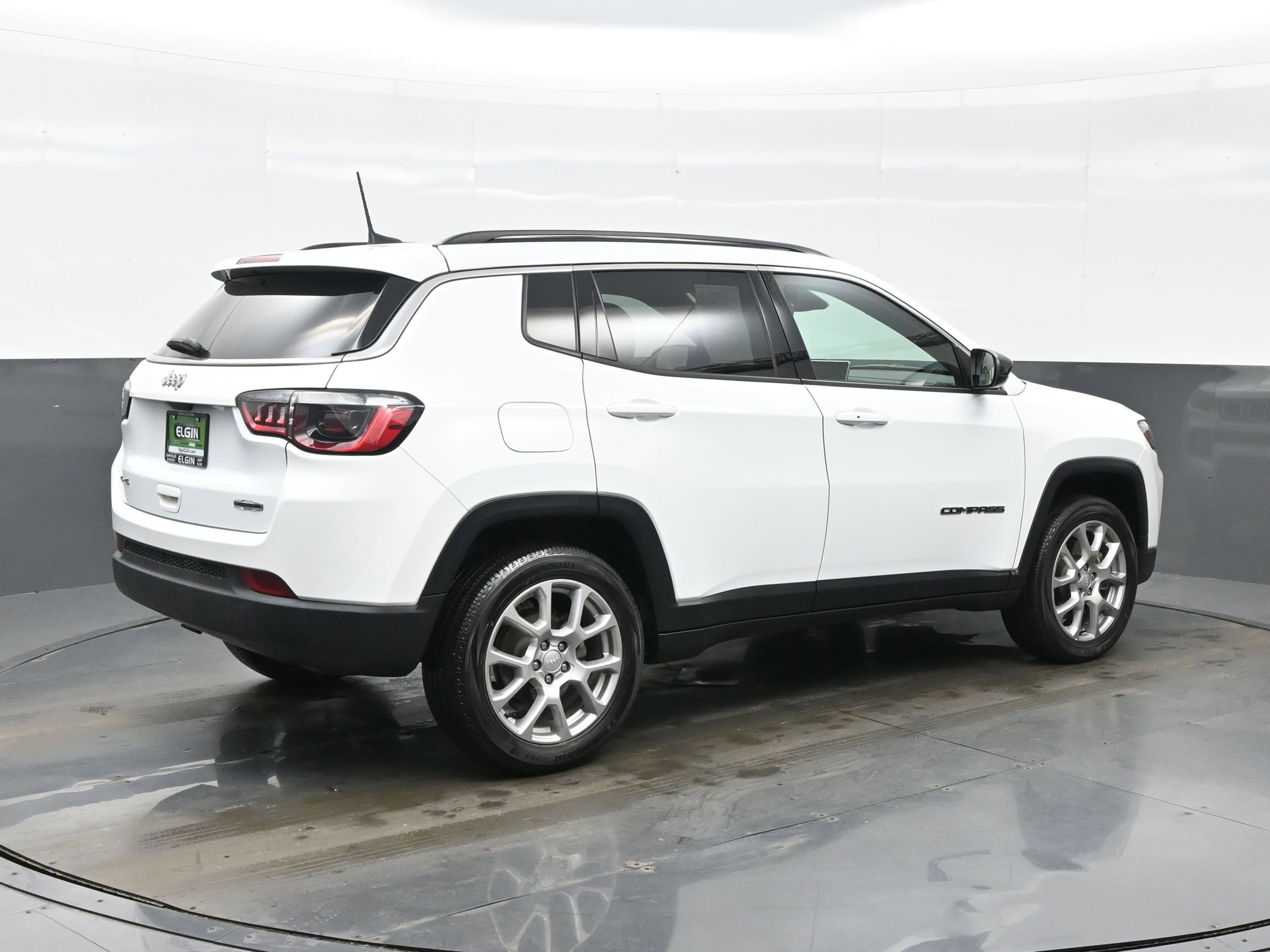 Used 2023 Jeep Compass Latitude image 6