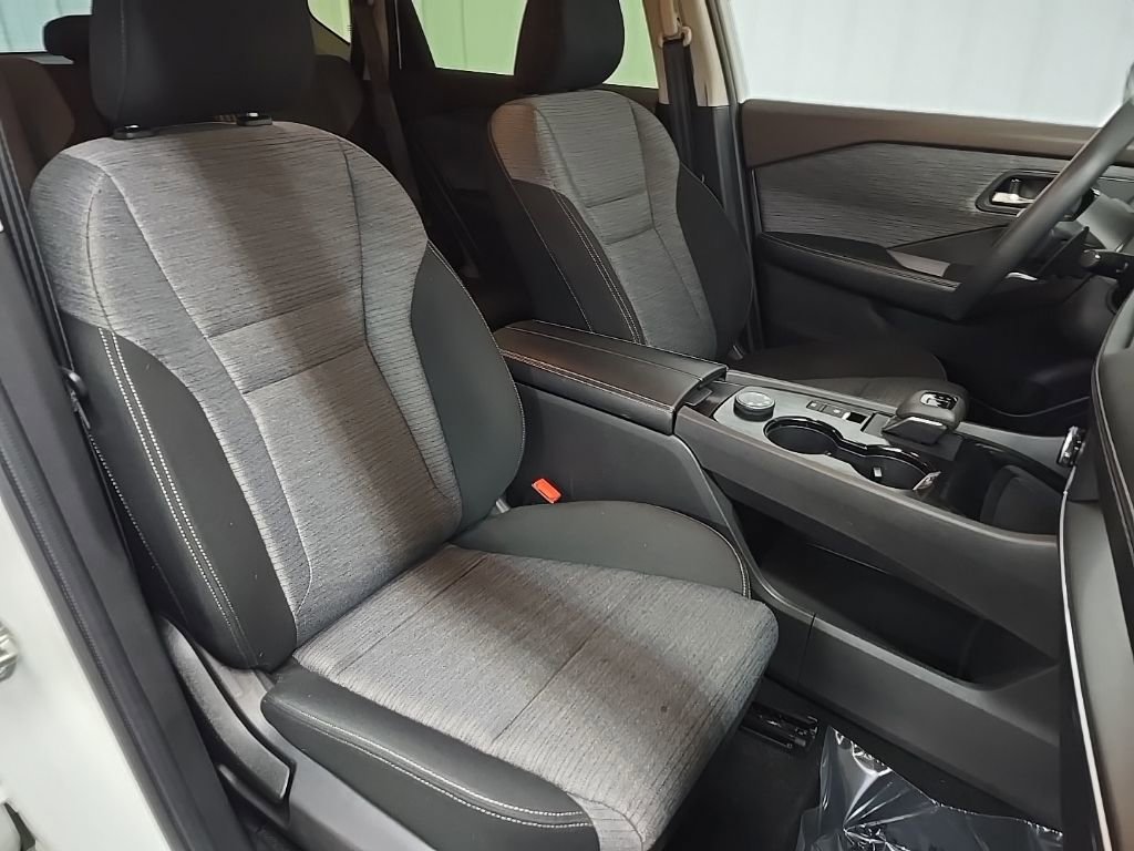 Used 2023 Nissan Rogue SV image 14