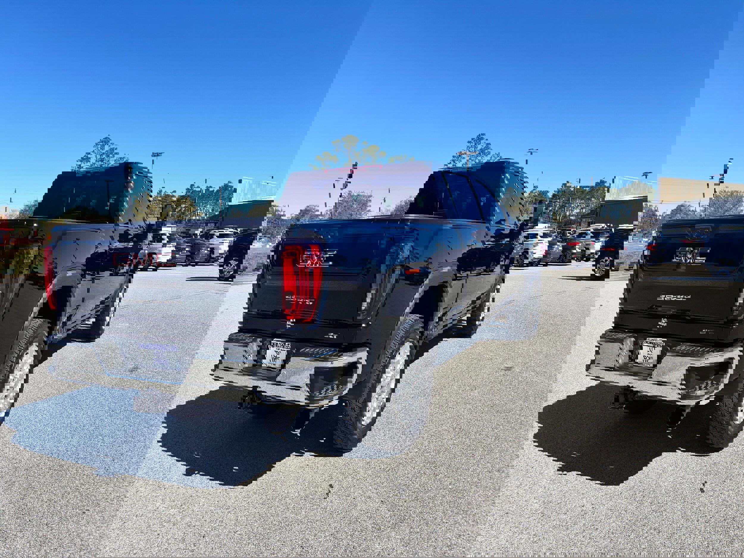 Used 2022 GMC Sierra 2500 SLT w/ SLT Premium Package image 5