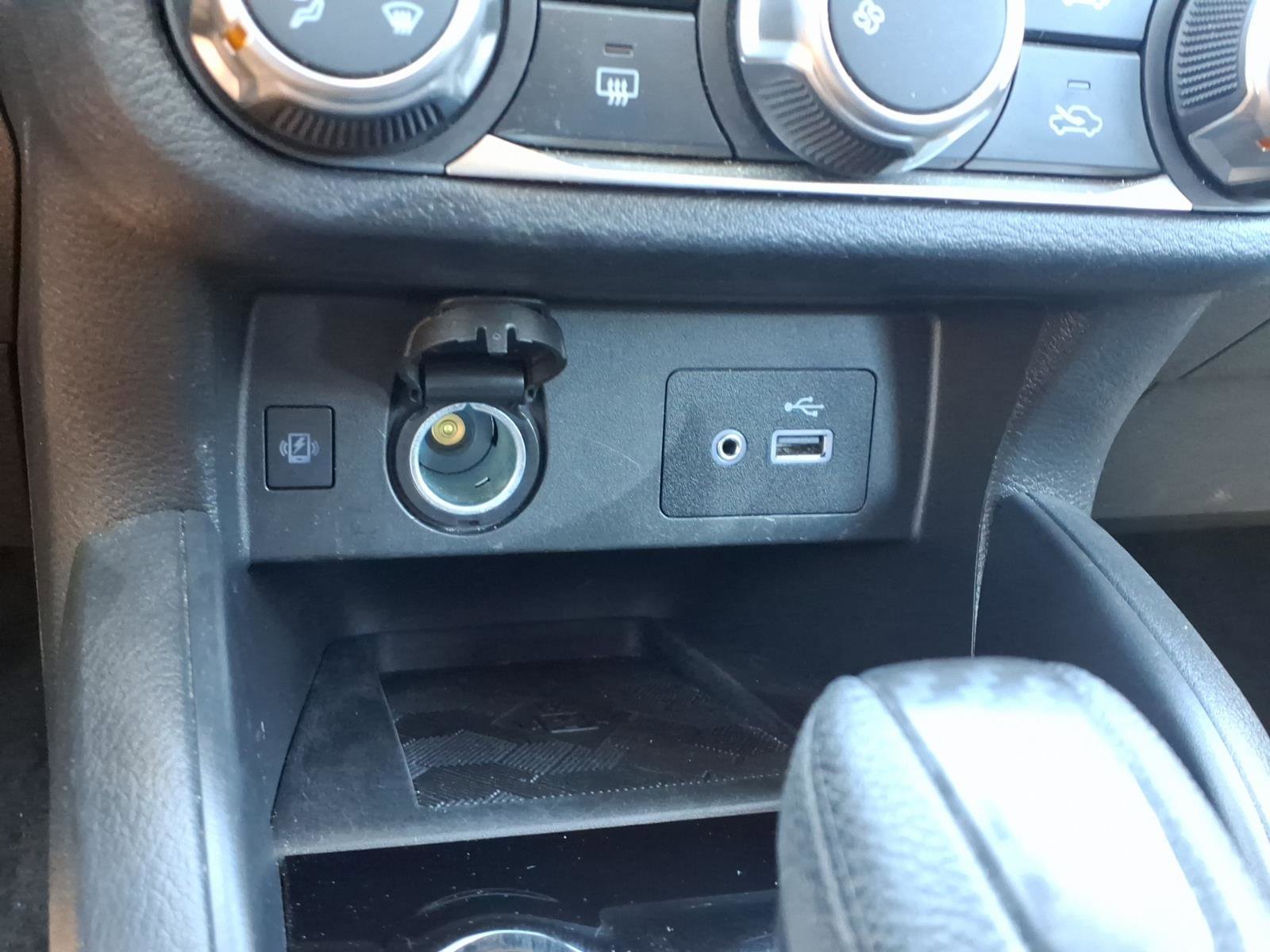 Used 2025 Nissan Versa SV FWD image 11