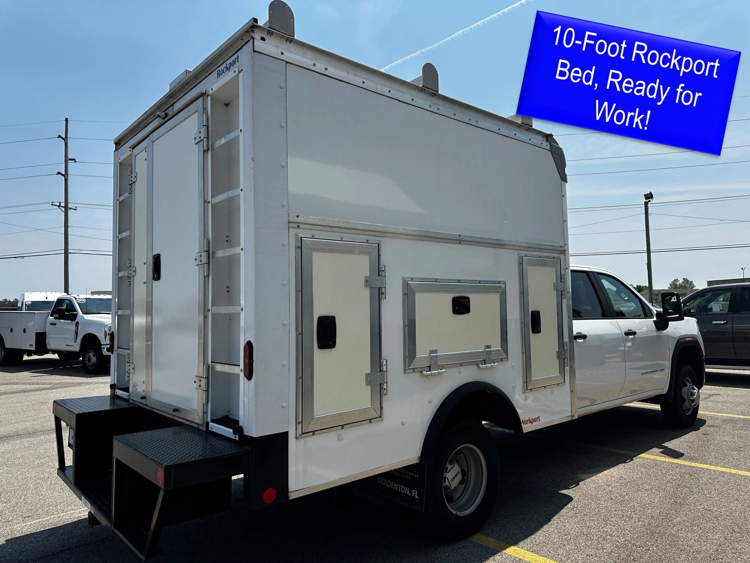 Used 2024 GMC Sierra 3500 Pro w/ Convenience Package image 2