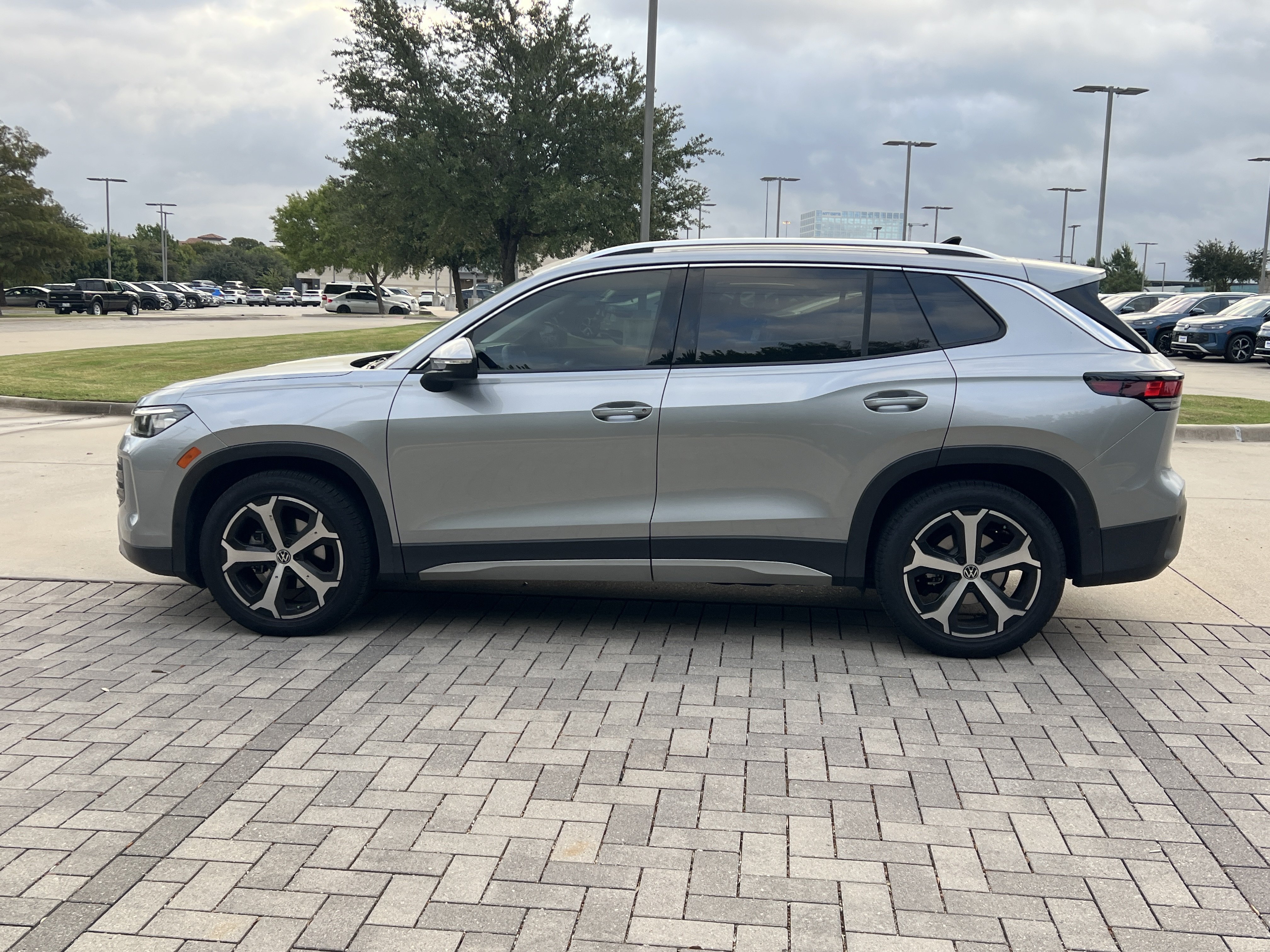 Certified 2026 Volkswagen Tiguan SE FWD image 6