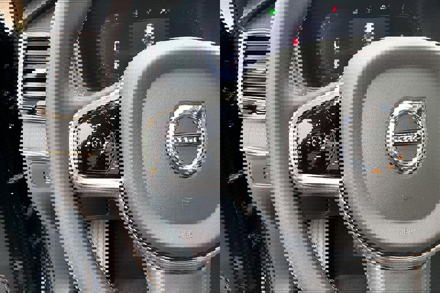 Used 2024 Volvo XC90 B6 Ultimate w/ Lounge Package image 23