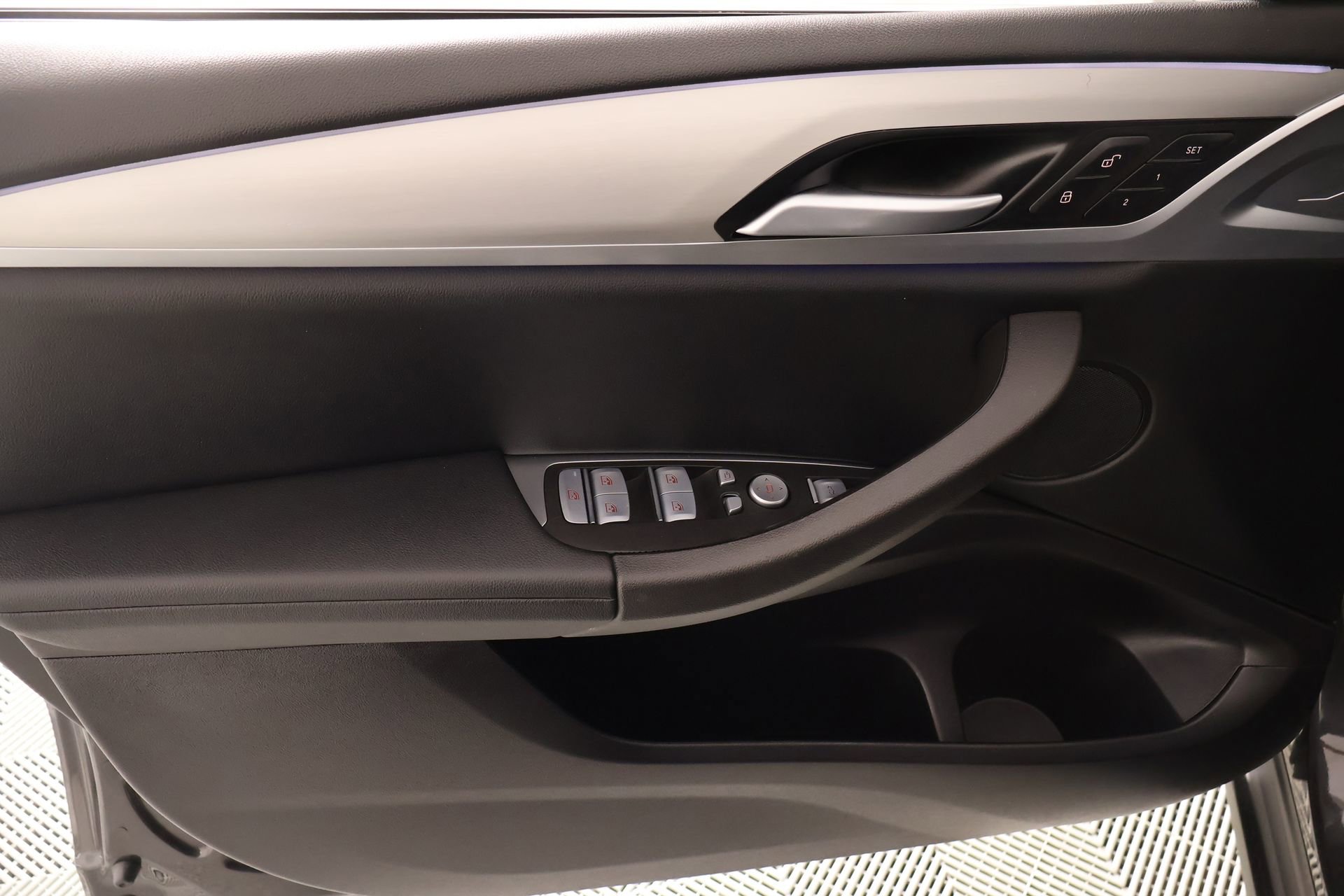 Used 2025 BMW X4 xDrive30i w/ Premium Package image 17