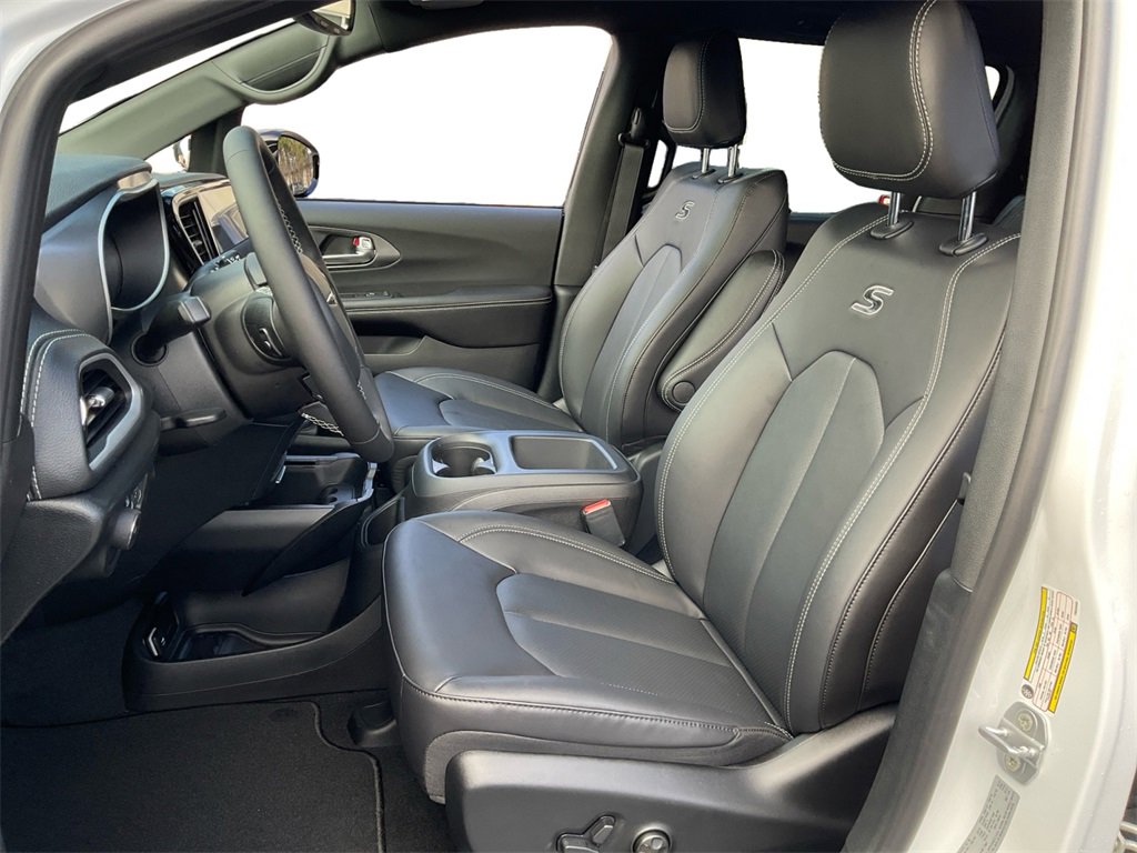 New 2026 Chrysler Pacifica Select w/ S Appearance Package image 26