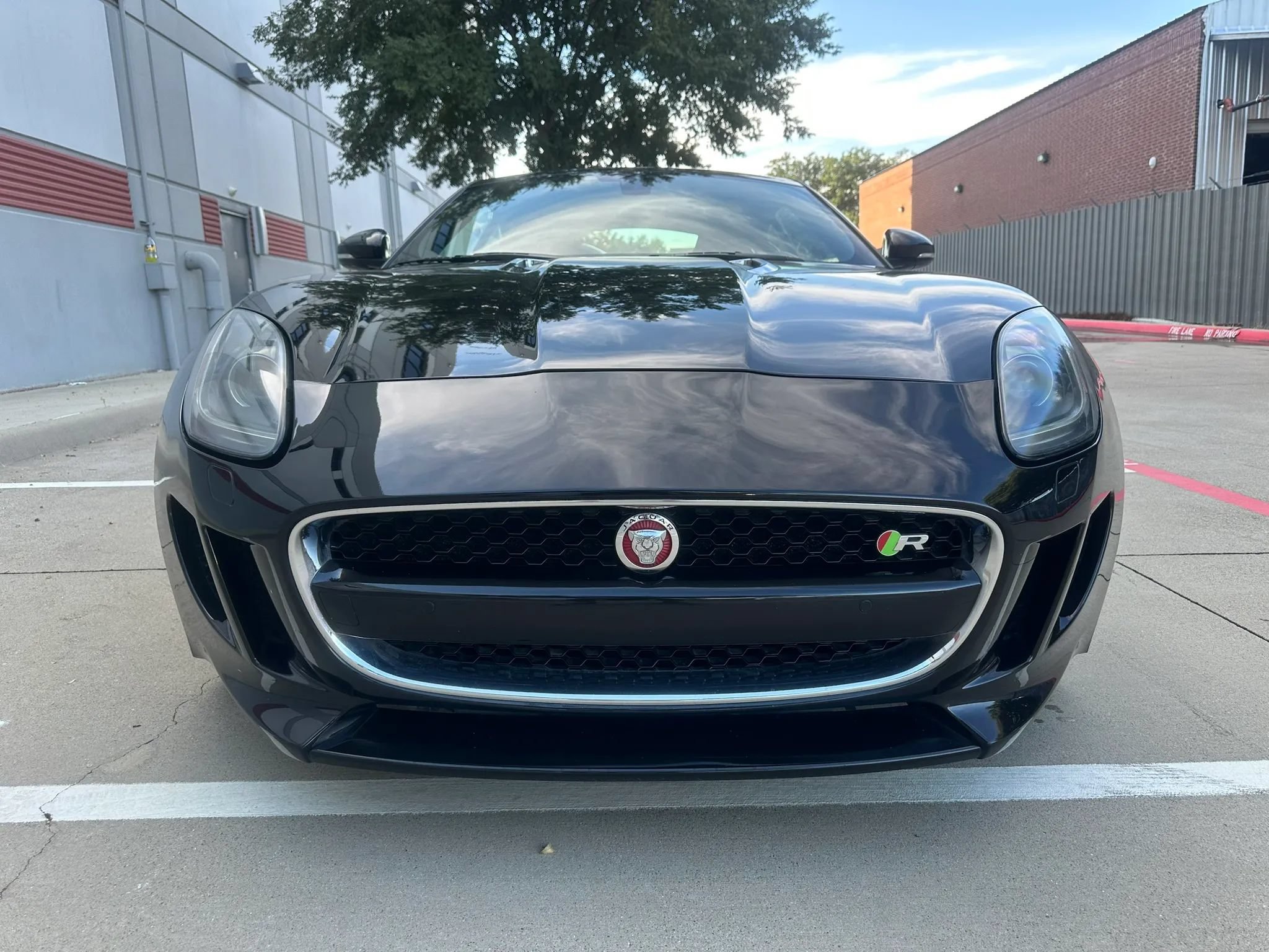 Used 2015 Jaguar F-TYPE R RWD image 4