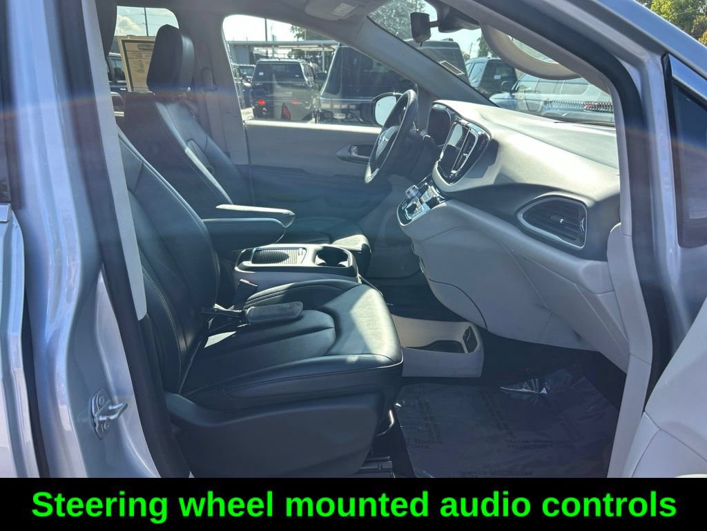 Used 2024 Chrysler Pacifica Touring-L FWD image 22