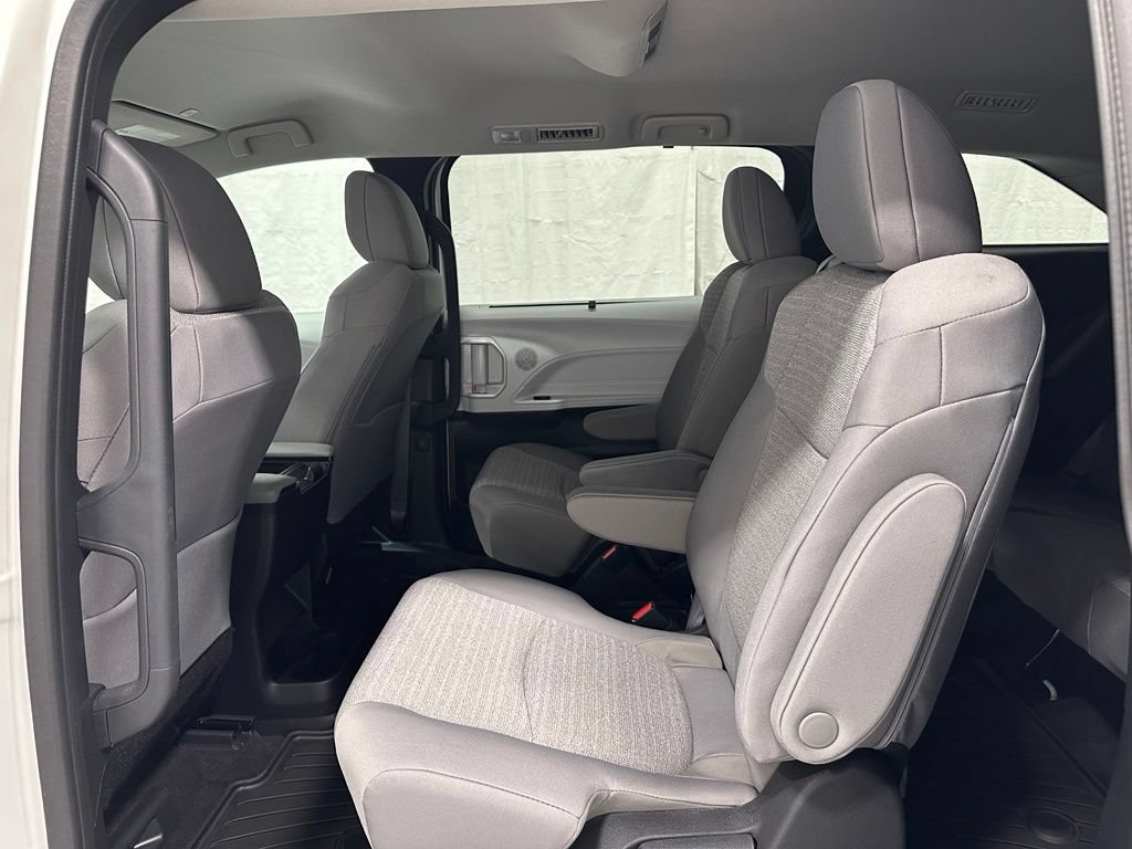 Used 2025 Toyota Sienna LE FWD image 42