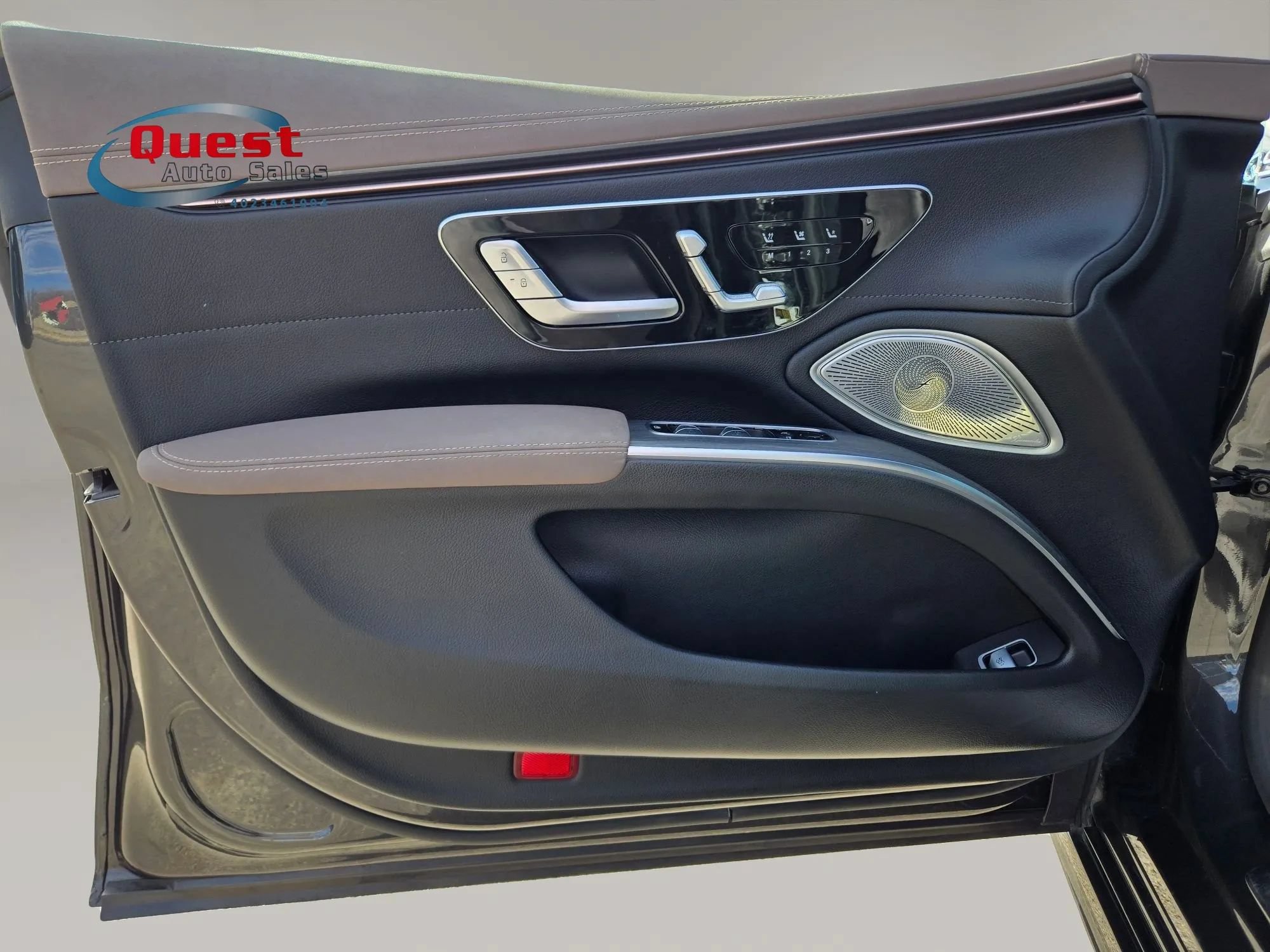 Used 2023 Mercedes-Benz EQS 580 4MATIC Sedan w/ Exclusive Trim Package image 35