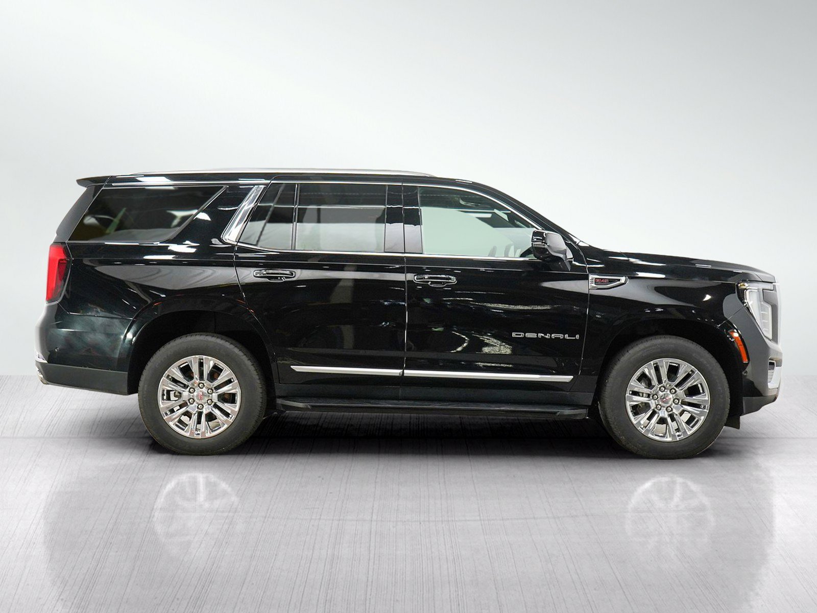 Used 2025 GMC Yukon Denali AWD/4WD image 6